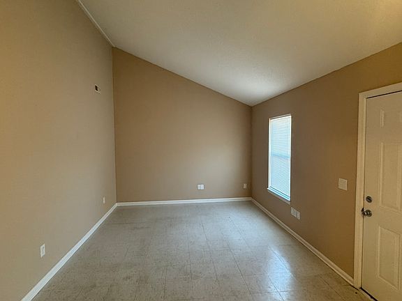 4th image of 719 Dylan Ln #32