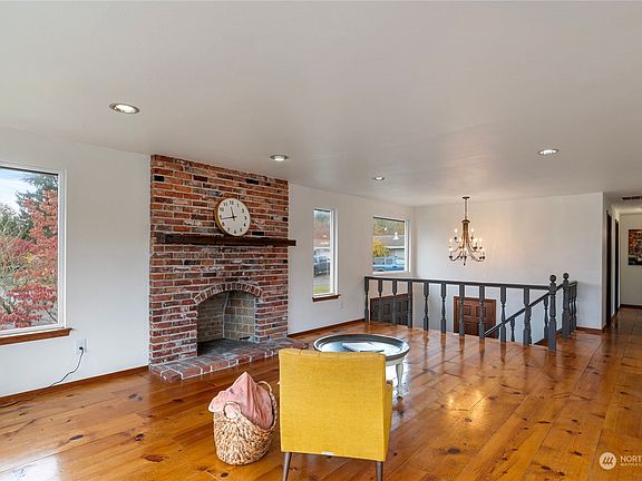 3rd image of 2494 Glenn Court SE