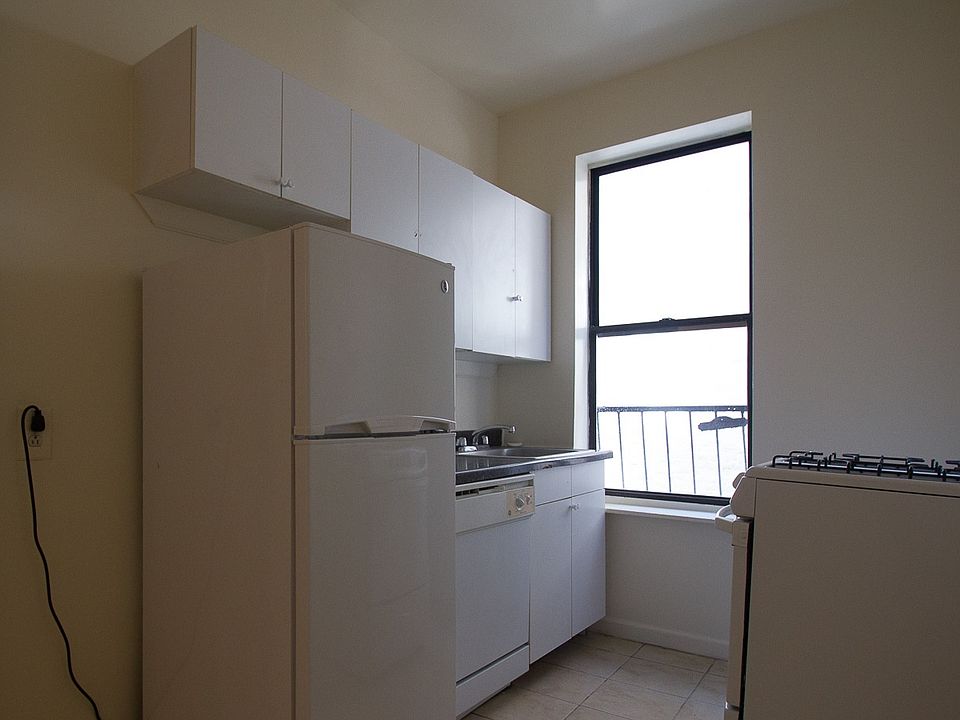 1st image of 260 Gates Ave APT 17