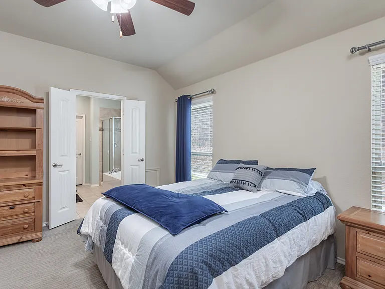 912 Lake Cypress Ln — Photo 22