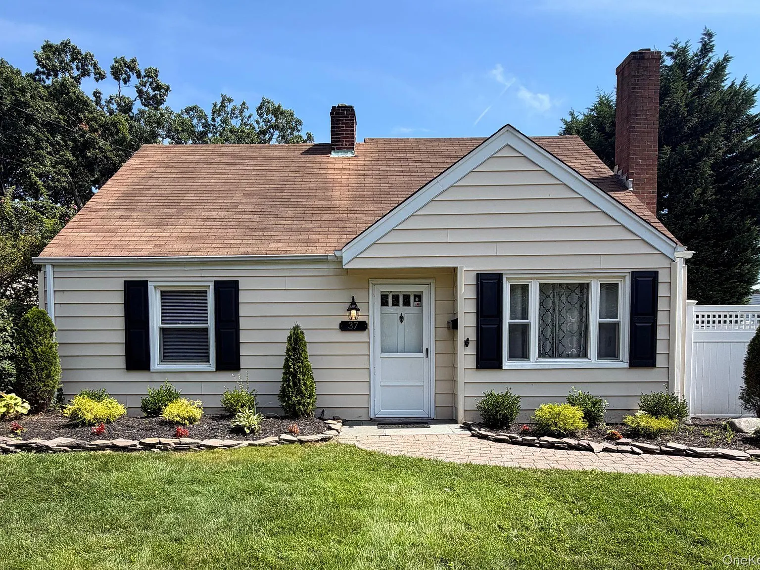 2 bed, 1.0 bath, 1112 sqft, $3,100 — Photo 1