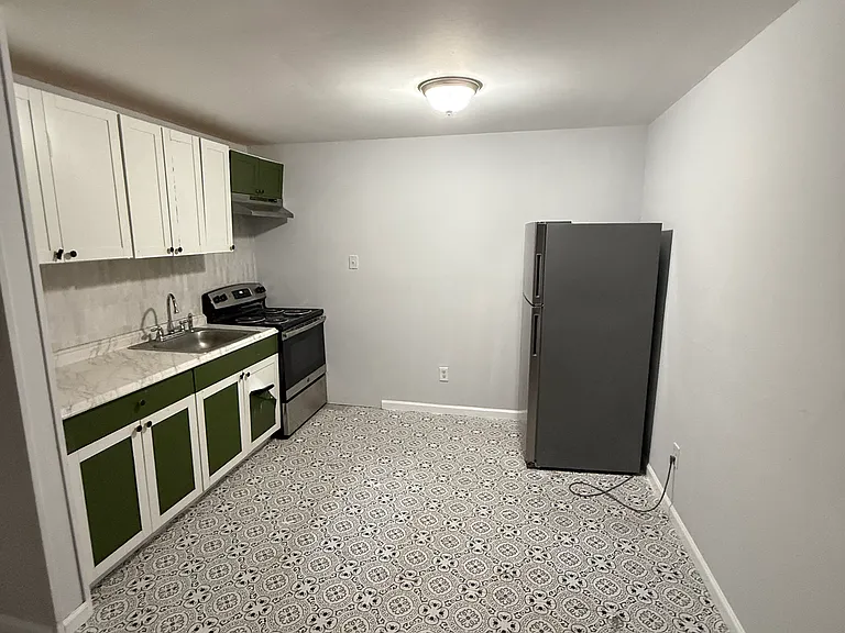 10 Highland St #2 — Photo 3