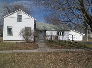 215 E Prospect St, Oneida, IL 61467