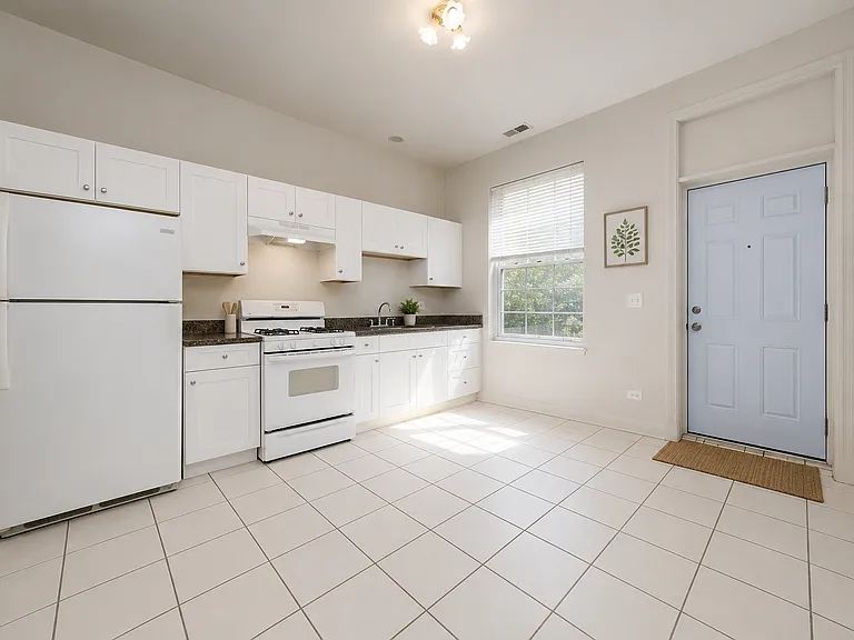 1239 S Spaulding Ave #3R — Photo 2