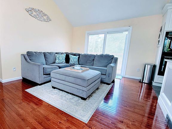 3rd image of 48 Narragansett Ave
