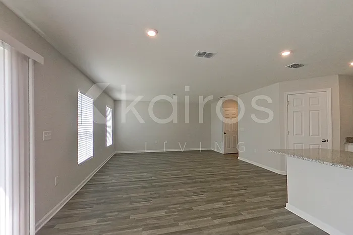 1802 Nebraska Loop — Photo 4