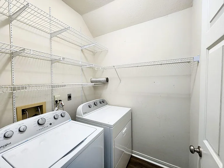 2412 N Mission Cir — Photo 29