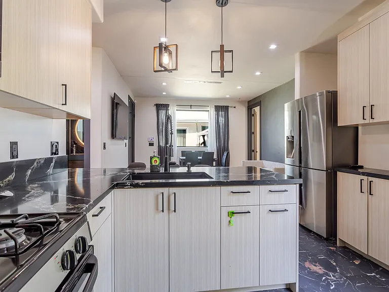 8250 Morse Ave — Photo 10