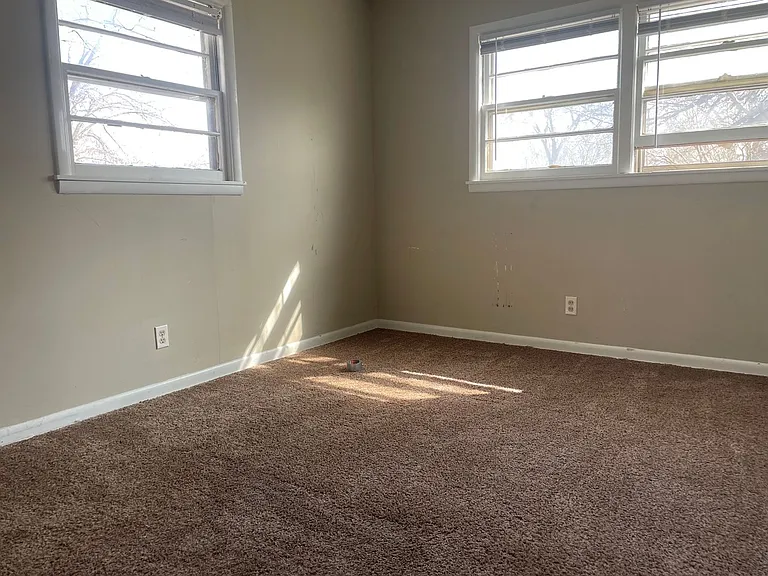 3215 S Mount Carmel Ave — Photo 7