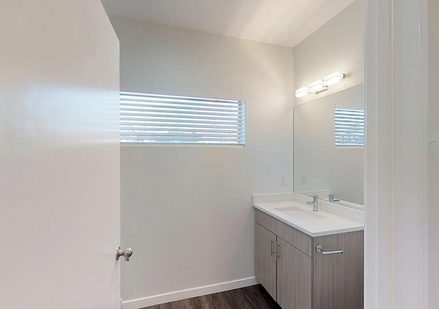 1298 Meade St — Photo 1