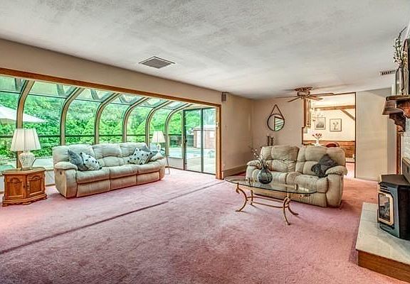 4th image of 15 Appletree Ln