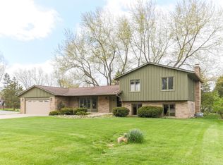 10597 Heenan Dr, Whitmore Lake, MI 48189