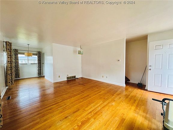 3rd image of 3615 Kanawha Ave SE #C