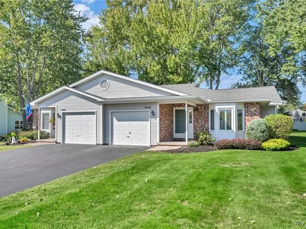 4810 Cambridge Dr #B, Lockport, NY 14094