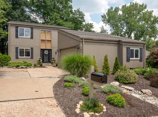 1621 Award Dr, Ballwin, MO