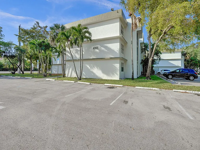 4205 N University Dr #108 — Photo 40