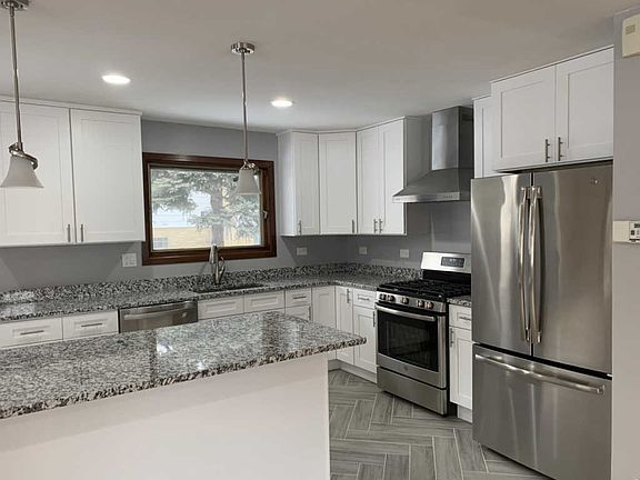 3rd image of 321 E North End Ave