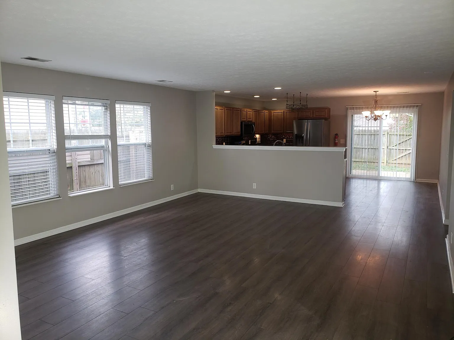 3 bed, 1924 sqft, $2,350 — Photo 4