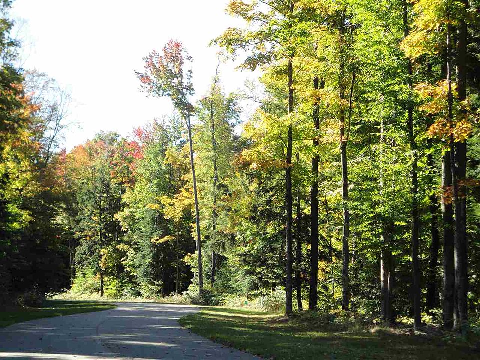 2nd image of 8450 Pleasantview Woods Dr