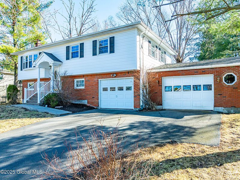 2nd image of 15 Meadowlark Drive