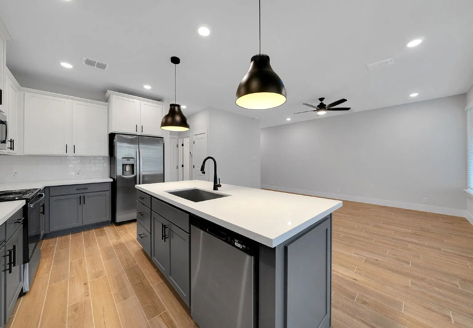 Beautiful Townhome! The Venice Floor-plan $1,000 OFF your first month's rent! — Photo 4
