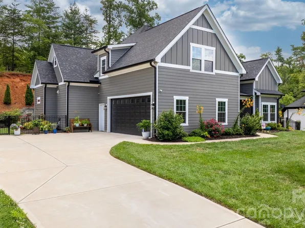 5046 Woodwinds Dr NE, Hickory, NC 28601