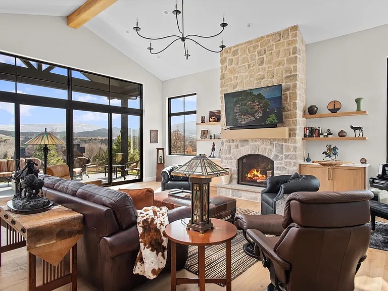 110 Bowles Dr — Photo 22