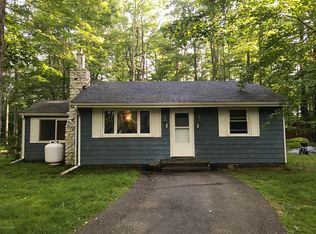 3291 Beech Ridge Dr, Pocono Summit, PA 18346
