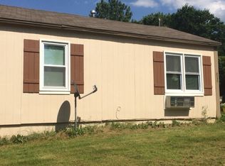 8353 Lakeview Dr, De Soto, KS 66018