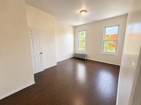 89 Schaefer St, Brooklyn, NY