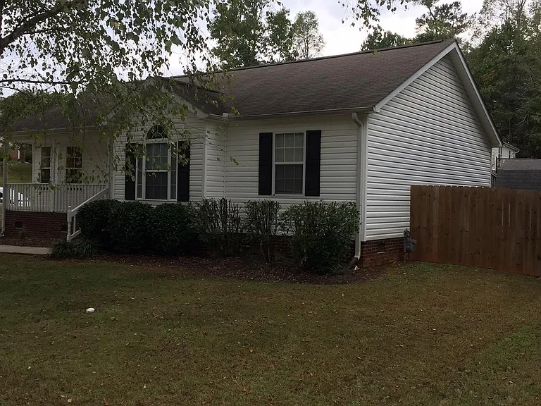 605 Habersham Ln — Photo 2
