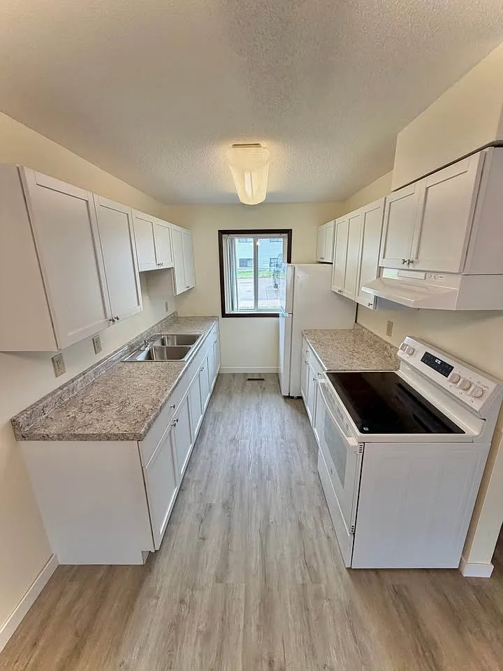 2 bed, 800 sqft, $1,045 — Photo 1