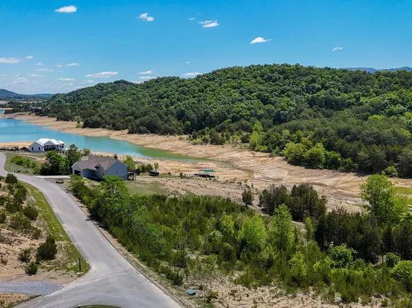 2 Emerald Point, Dandridge, TN 37725