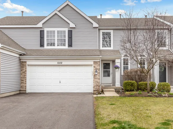 682 Silk Oak Ln, Crystal Lake, IL 60014