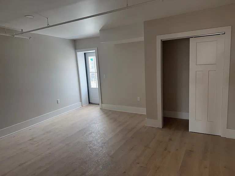 138 Seneca St #203 — Photo 5