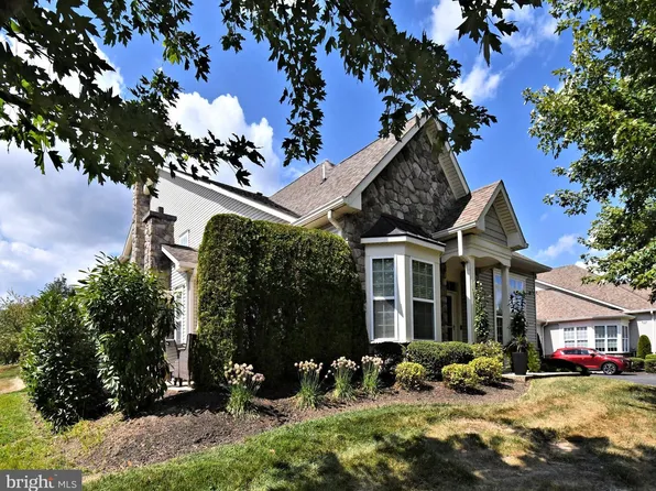 277 Willow Dr, Newtown, PA 18940