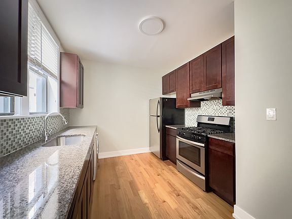 2nd image of 811-11 Elm St #D012