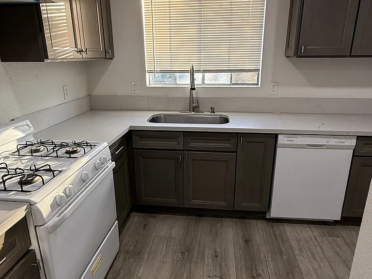 1394 Yucca Dr #C — Photo 14