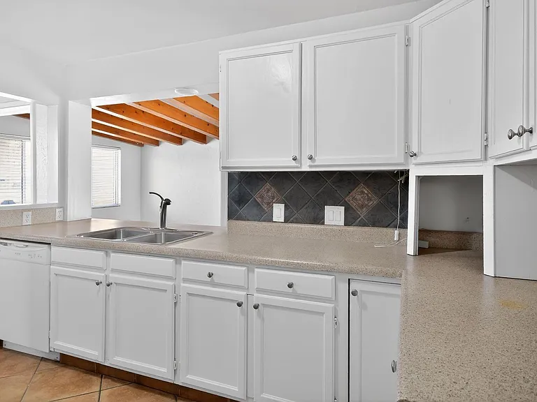 2272 E. Blacklidge Dr. — Photo 16