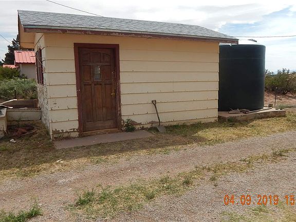 4th image of 8 Ivy Ln