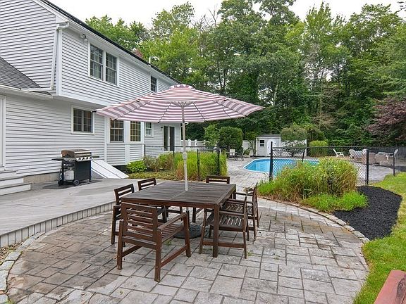 4th image of 62 McKinley Dr