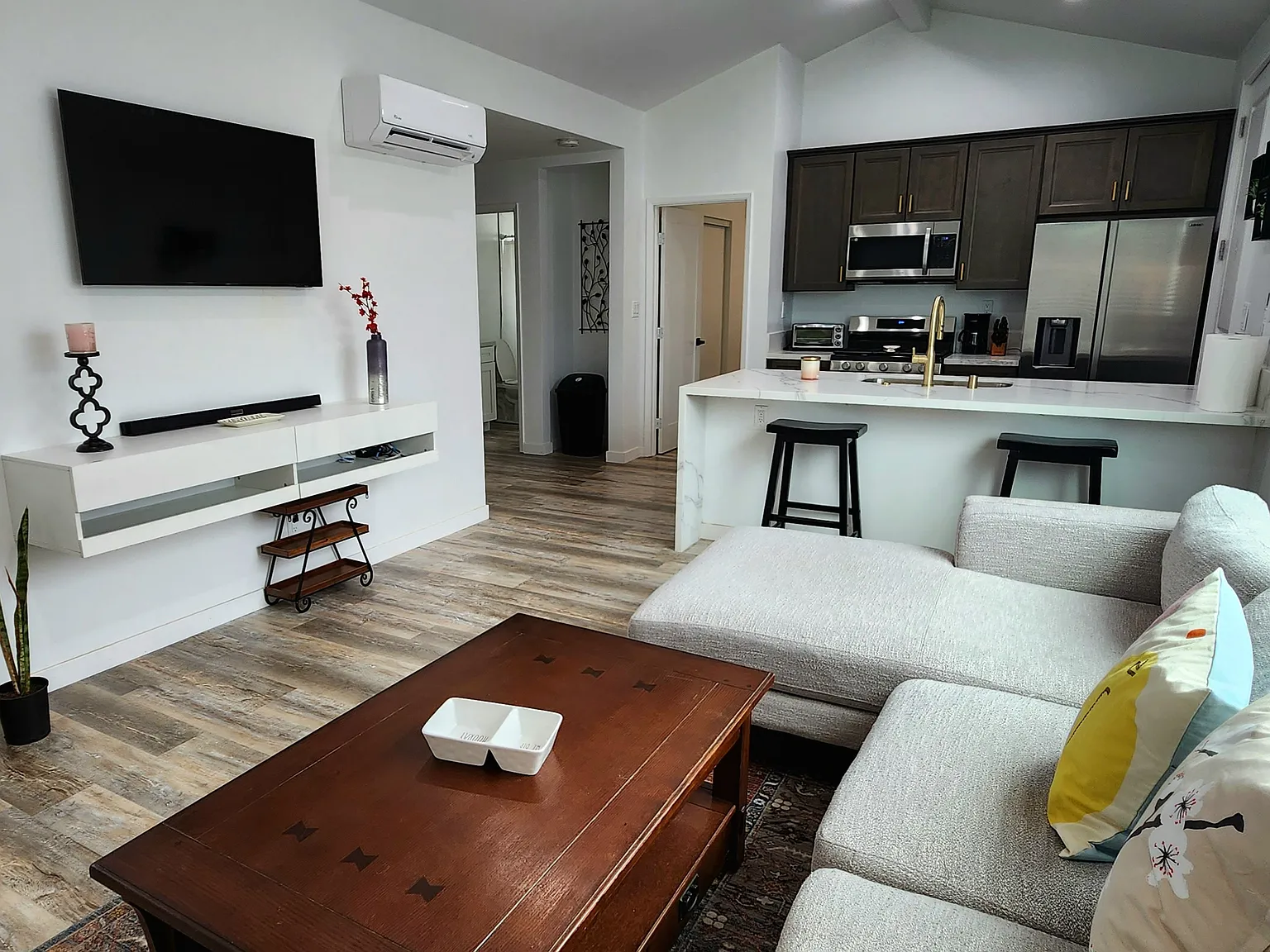2 bed, 829 sqft, $2,300 — Photo 3