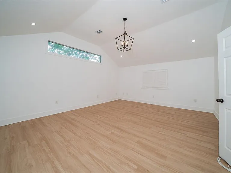6704 N Taliaferro Ave — Photo 28