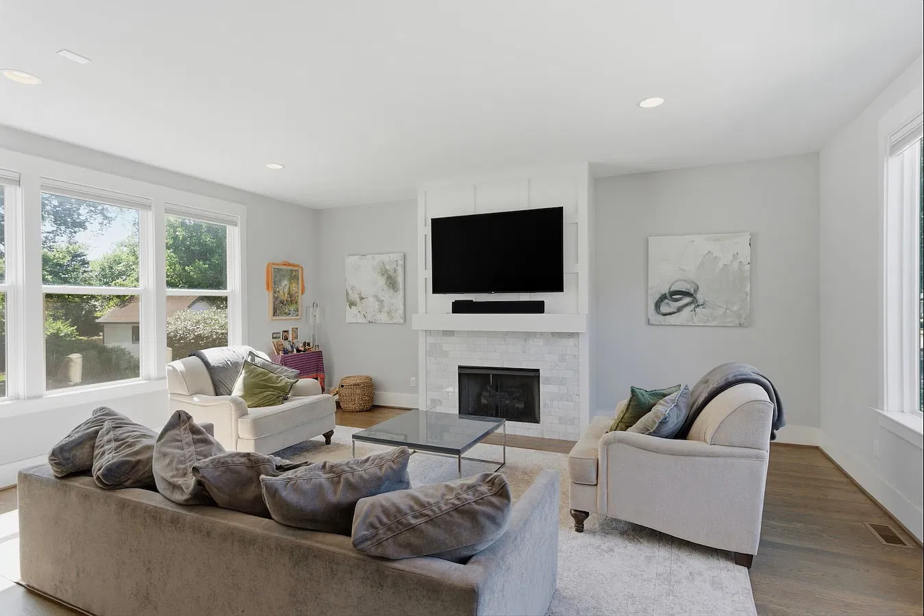 3 bed, 2.5 bath, 2000 sqft, $3,950 — Photo 3