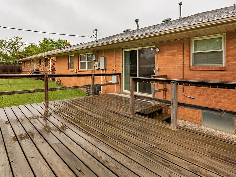 2108 Henderson Dr — Photo 12