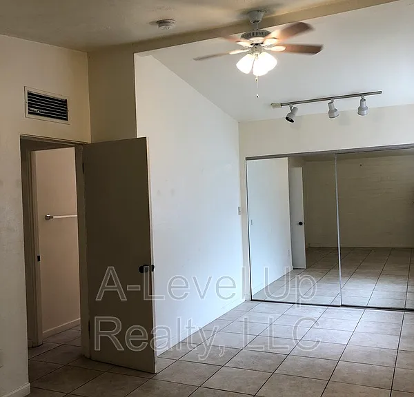 1980 N Tyndall Ave #1A — Photo 15