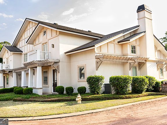 2nd image of 102 Arbor Ct