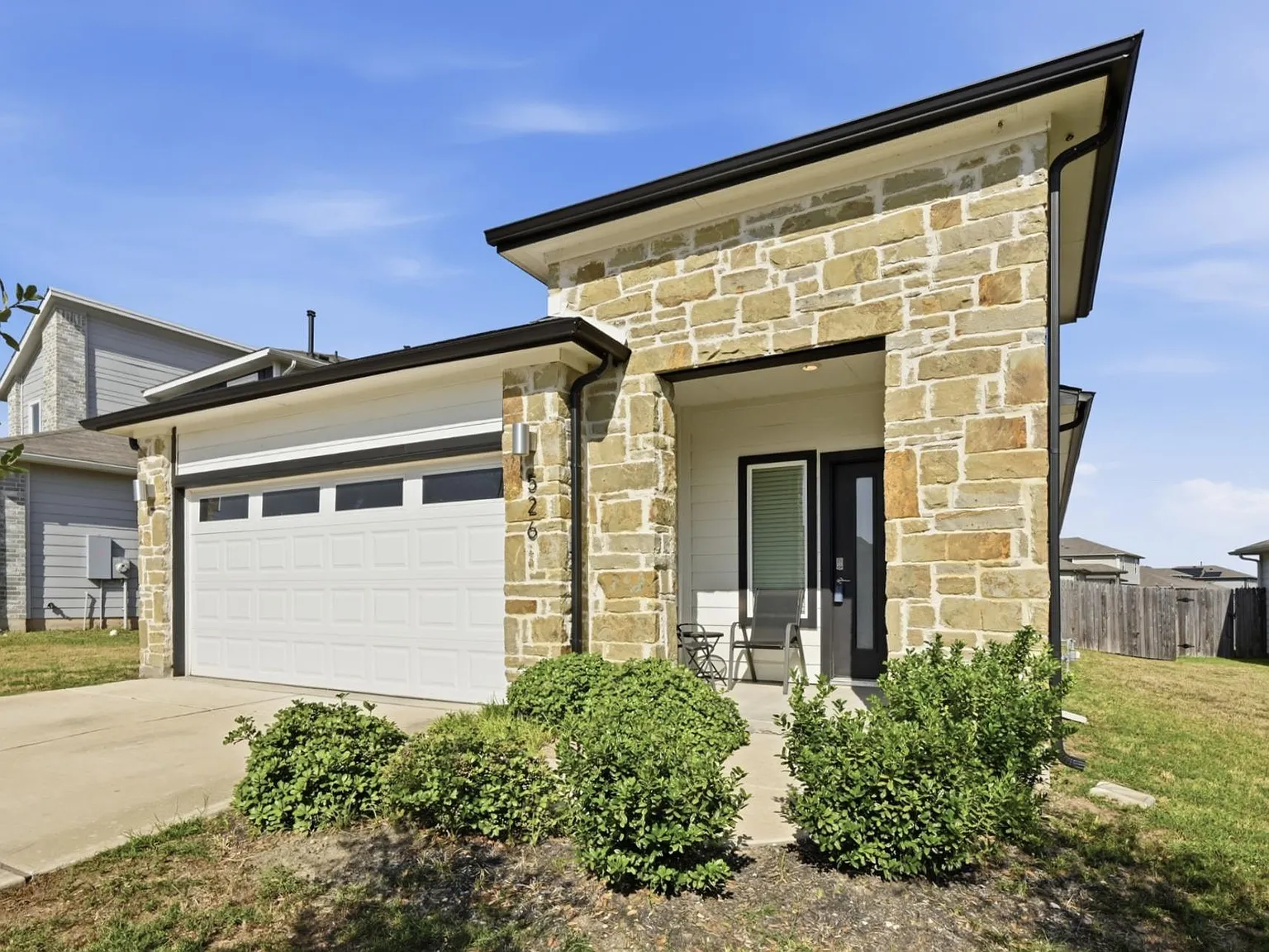 3 bed, 2.0 bath, 1499 sqft, $1,800 — Photo 2