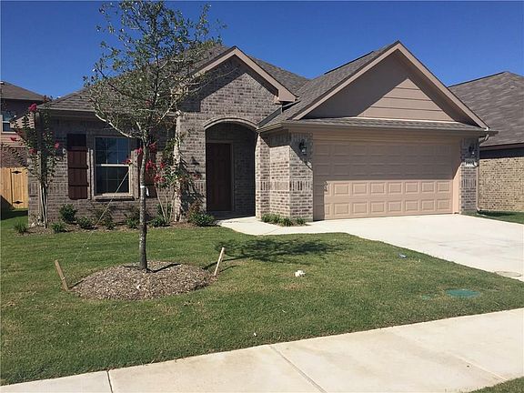 2nd image of 1803 Silver Oaks Dr