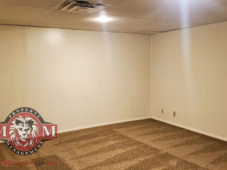 975 E Essex Court Way #4-6950 — Photo 25